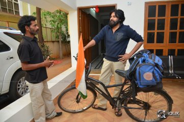 Pawan Kalyan Meets West Bengal Fan